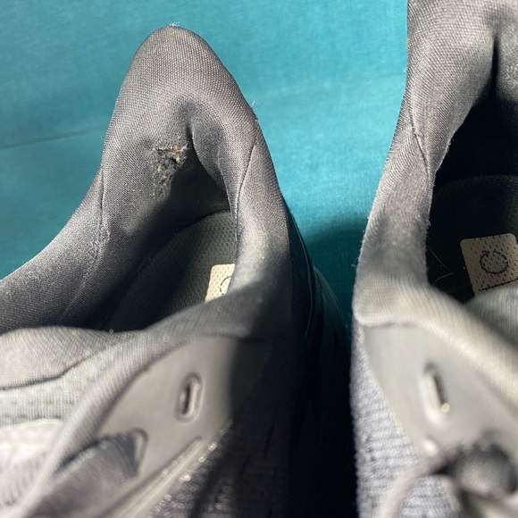 ❌SOLD❌Size 11 - Men’s Hoka One Clifton 8 black shoes - Picture 8 of 9